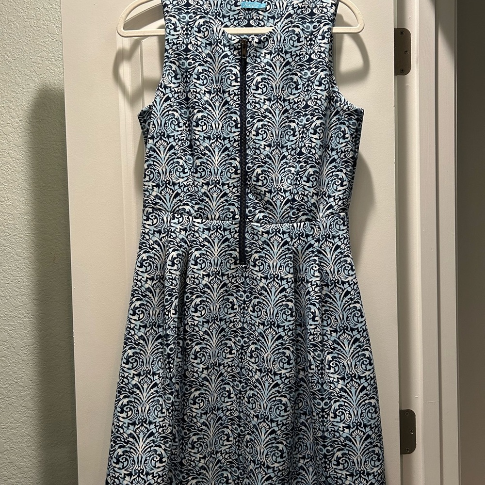 Chic Blue and White Sleeveless Dress